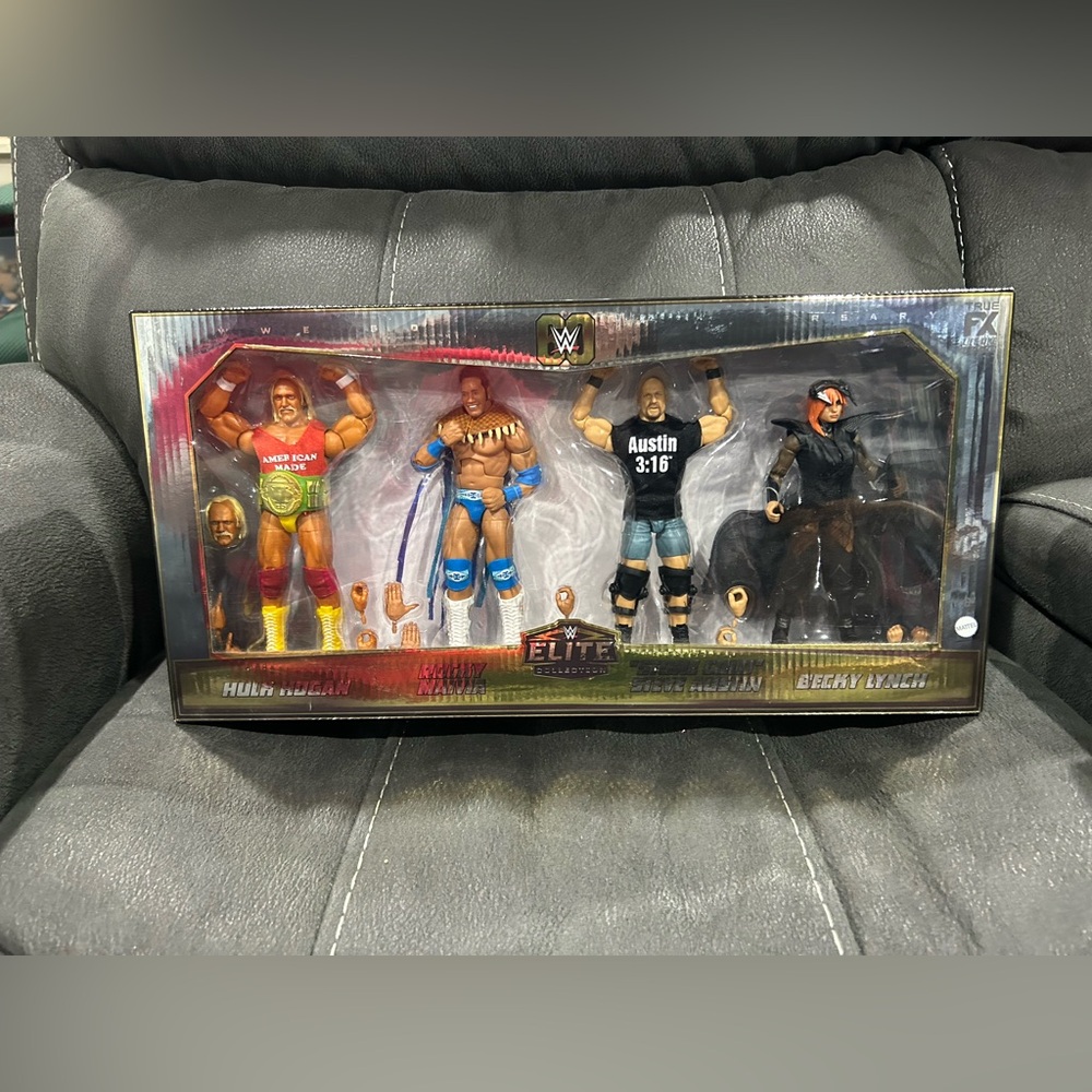 WWE Variant recalled 1/3000 - 60th anniversary set! OG set!Hulk Hogan,Stone cold